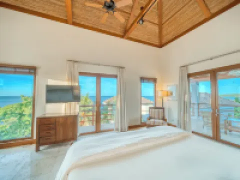 Las Verandas Hotel & Villas Hotele w: Pristine Bay