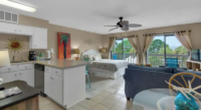 2 Minutes to the Beach & Dog Friendly - Sleeps 4