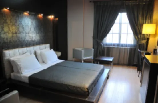 Monarc Hotel