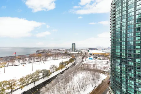 AOC Suites - Luxury Condo - City View Отели рядом с достопримечательностью «Вудбин Бич»