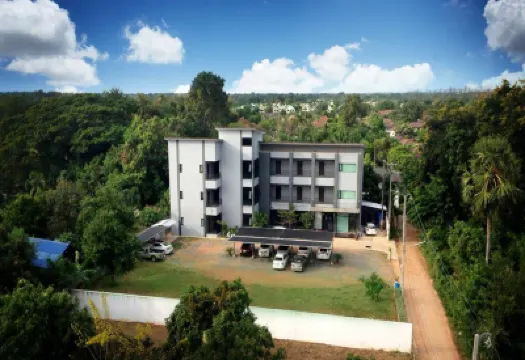 House 945 Hotel berhampiran Wat Samjan