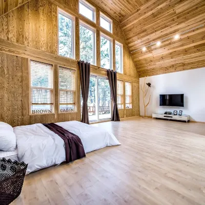 Browncabin Pension Hotels near Everis Golf & Resort