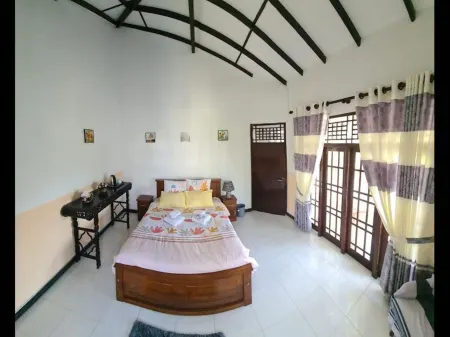 Ja-Elas French Touch 5 Отели рядом с достопримечательностью «Kotugoda Sri Rahula School Ground»