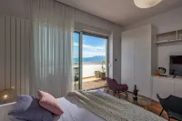 Terra Magica Deluxe Apartment or Room with Private Parking, Terrace and Sea View Hoteles en Kraljevica