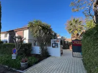 Hôtel le Médiéval - Parking Inclus & Accueil vélo - 2 ดาว