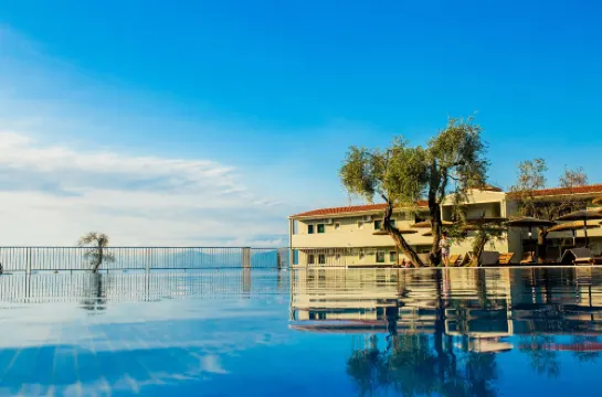 Robolla Beach Aparthotel