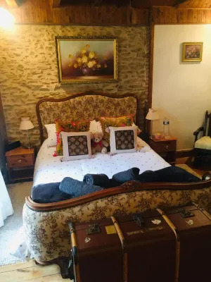 2 Rue des Sources Fraiches Hotels in Châlus