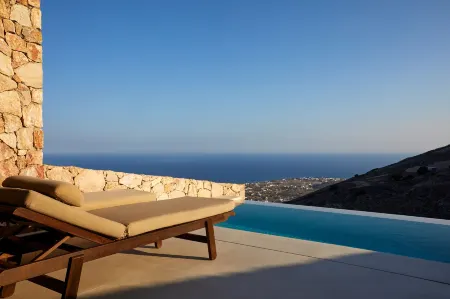 Santorini Sky, the Retreat Отели рядом с достопримечательностью «Тира»