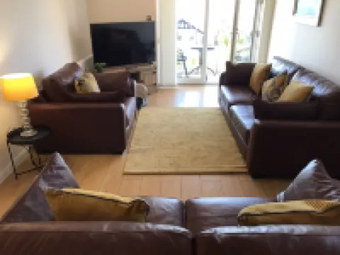 三臥室公寓 - 可住6人 - 停車、Wifi、可帶寵物 住宿飯店