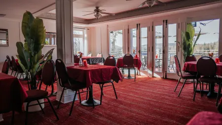 Auberge Lac du Pin Rouge