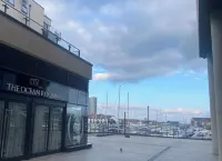 2 Bedroom Near Ocean Village Marina Port Apartment Hotels in Netley