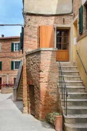 Albergo Diffuso Borgo Santo Отели рядом с достопримечательностью «Accona desert»