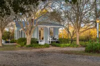 Maison D'Memoire Bed & Breakfast Cottages Hotels in Rayne