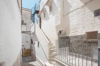 3557 ดิมอเร แอล คัสเทลโล-คัทเตดรัล โดย บาร์บาร์เฮ้าส์