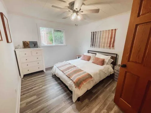 Steps from Main St. / Stay Cozy Next to our Electric Fireplace