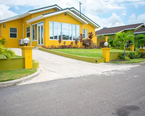 Ocho Rios Getaway Villa at Draxhall Hotels in Saint Ann’s Bay