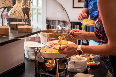 Hotel am Torturm Отели в г. Випфельд