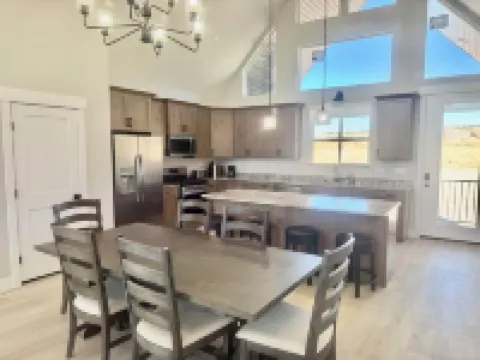 Charming Moonstone Lodge   in beautiful Bicknell with AC, WiFi