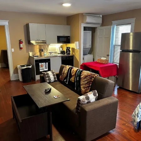 Apt 2B Lake Bomoseen Inn “The Dog” with boat slip Отели в г. Каслтон