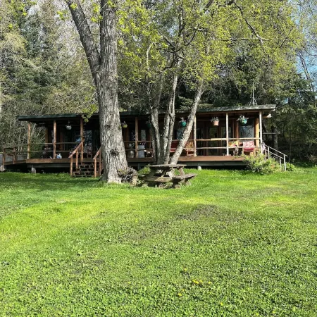 Moose Twin Cabins.