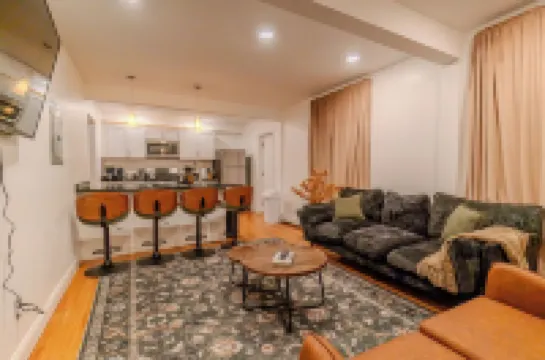 4BDR/2.5BA APT Near Tufts/7 min-Walk to Subway/Free Parking for 2 cars