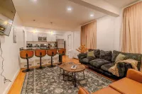 4BDR/2.5BA APT Near Tufts/7 min-Walk to Subway/Free Parking for 2 cars