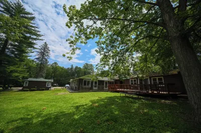 Two Bed Two Bathroom Cabin with kitchen area