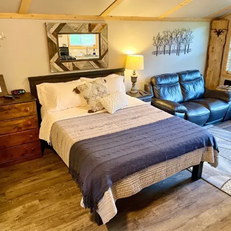 Welcome to the Fiddle Creek Cabin near Hatcher Pass, Alaska