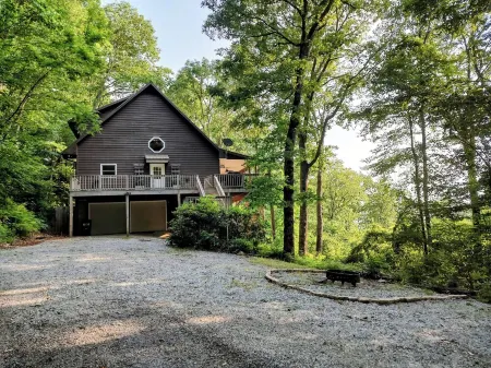 Breathtaking home with Astonishing Mountain Panoramic Views!