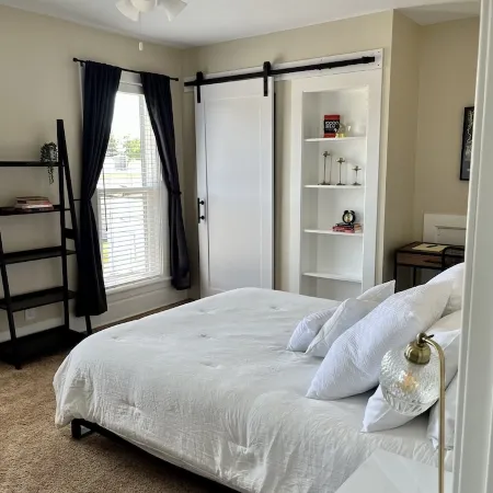 Beautiful & Comfortable One Bedroom /One Bathroom