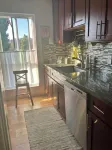 Artful 2-bedroom condo with fiber WiFi in vibrant Oakland - secure parking