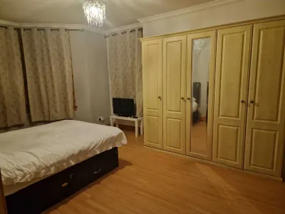 Nice House in a Quite Neighbourhood Close to Parks and a Short Drive to Town Hotels near Glasgow Prestwick Airport