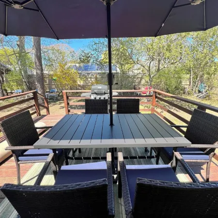 Newly Renovated Guest House  Near the Beach!
