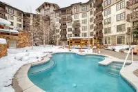 Walk to skiing, dining, entertainment - shared hot tub & fitness room Hotels in Copper Mountain