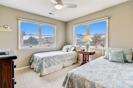 Ocean Views and Relaxing Hot Tub - Exquisite Coastal Oasis Отели в г. Карритак