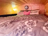 Lakefront Relaxation with Stunning Views - Enchanting Glamping Escape