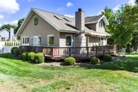 Massive Deck and Cozy Fire Pit Retreat - Charming Lakeview Escape
