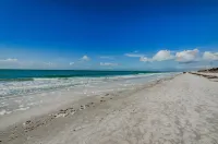 Breathtaking Gulf Views and Rooftop Terrace - Stunning Beachfront Oasis