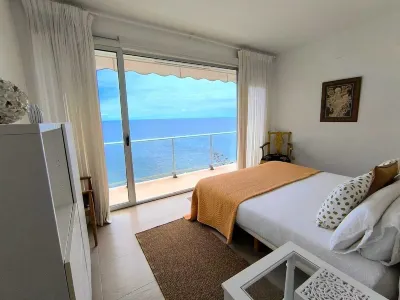 Super Comfortable Nature Villa in front of the SEA, with Jacuzzi and Sauna.