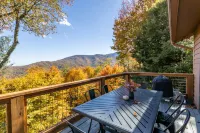 Mountain Views and Hot Tub - Cozy Upscale Cabin Retreat