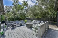 Sterling Serenity Hotels near Saint Stephens Episcopal School Football Stadium