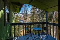 Mountain Views from WP Top Floor Getaway