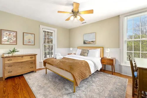 Vintage Decor with Outdoor Living Space and Sauna - Charming Cozy Oasis Hotel di Fayetteville