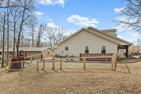 Chic Interiors and Steps to Bamboozled Trail - Luxurious Retreat