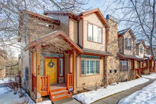 Elegant Getaway with Clubhouse Pool and Hot Tub - Charming Retreat