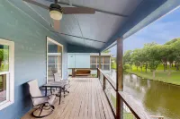 New Colorado River Home w/ Large Deck, Canoe & Paddleboards