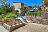 Heated Swimming Pool and Tennis Courts - Inviting Coastal Retreat