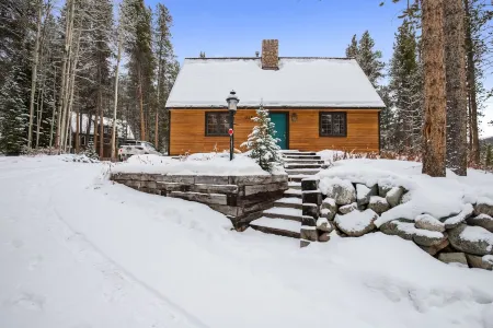 Spacious Cabin with Game Room and Creek Access - Serene Mountain Retreat