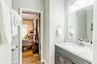 Modern suite in downtown Helen with WiFi & central ac - walk to attractions Các khách sạn ở Helen
