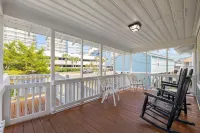 Charming Beach House with Outdoor Patio and Fire Pit - Cozy Retreat Hotels in Murrells Inlet